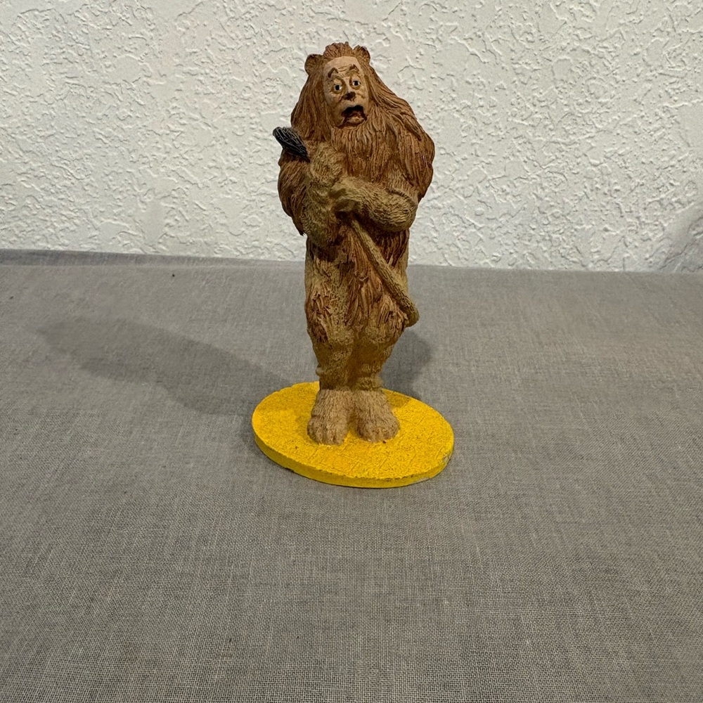 Vintage 1988 Wizard of Oz Cowardly Lion Figurine 50th Anniversary